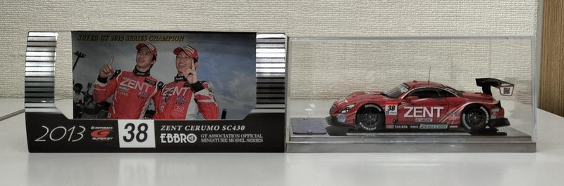 Laden Sie das Bild in Galerie -Viewer, EBBRO 20th GT500 2013 Champion ZENT CERUMO LEXUS SC430 1/43 Scale– Used