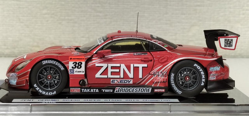 Laden Sie das Bild in Galerie -Viewer, EBBRO 20th GT500 2013 Champion ZENT CERUMO LEXUS SC430 1/43 Scale– Used