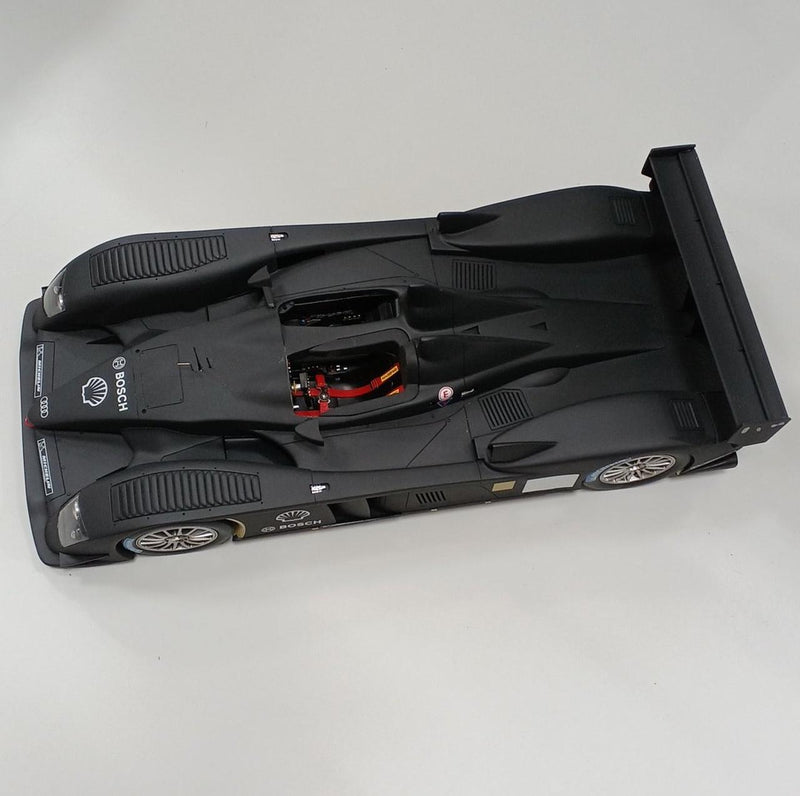 Laden Sie das Bild in Galerie -Viewer, SPARK AUDI R10 TDI TEST CAR 2006 1/18 Scale Car– Used