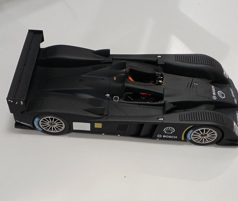Laden Sie das Bild in Galerie -Viewer, SPARK AUDI R10 TDI TEST CAR 2006 1/18 Scale Car– Used