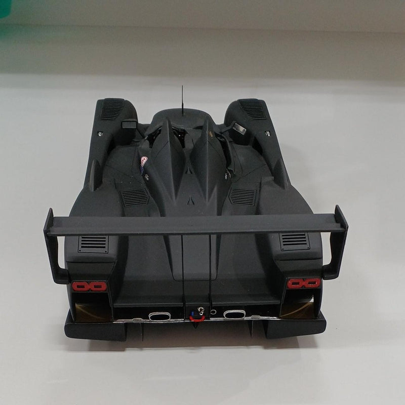 Laden Sie das Bild in Galerie -Viewer, SPARK AUDI R10 TDI TEST CAR 2006 1/18 Scale Car– Used