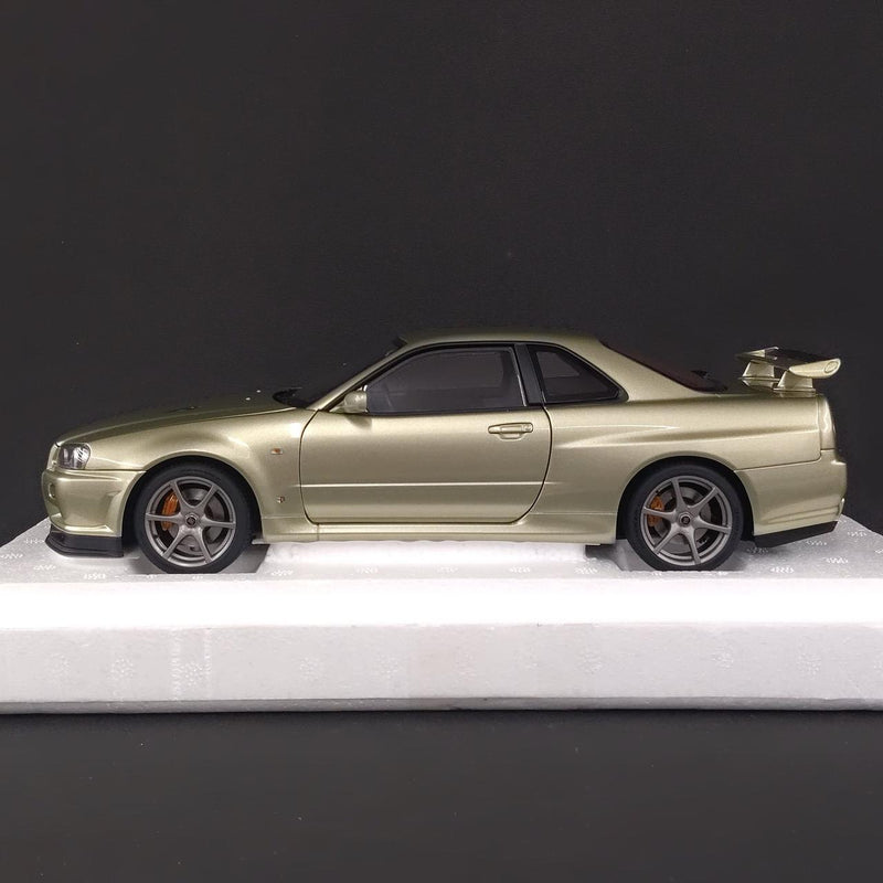 Load image into Gallery viewer, AUTOart Nissan Skyline GT-R (R34) V-SPEC II 1/18 Diecast Car– Used