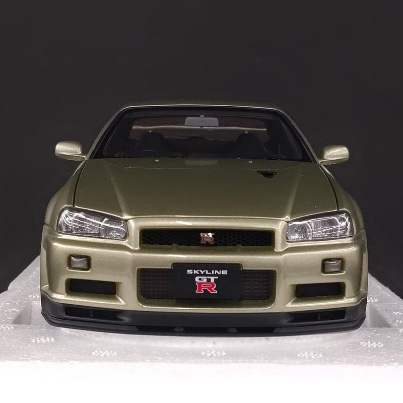 Load image into Gallery viewer, AUTOart Nissan Skyline GT-R (R34) V-SPEC II 1/18 Diecast Car– Used