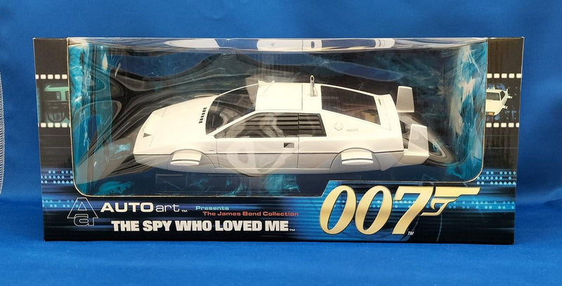 Load image into Gallery viewer, AUTOart JAMES BOND "The Spy Who Loved Me" LOTUS SUBMARINE 1/18 Diecast– Used