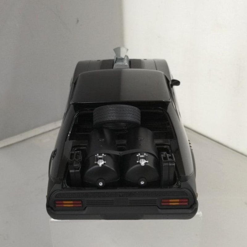 Laden Sie das Bild in Galerie -Viewer, AUTOART 1/18 MAD MAX 2 "The Road Warrior" Interceptor– Used