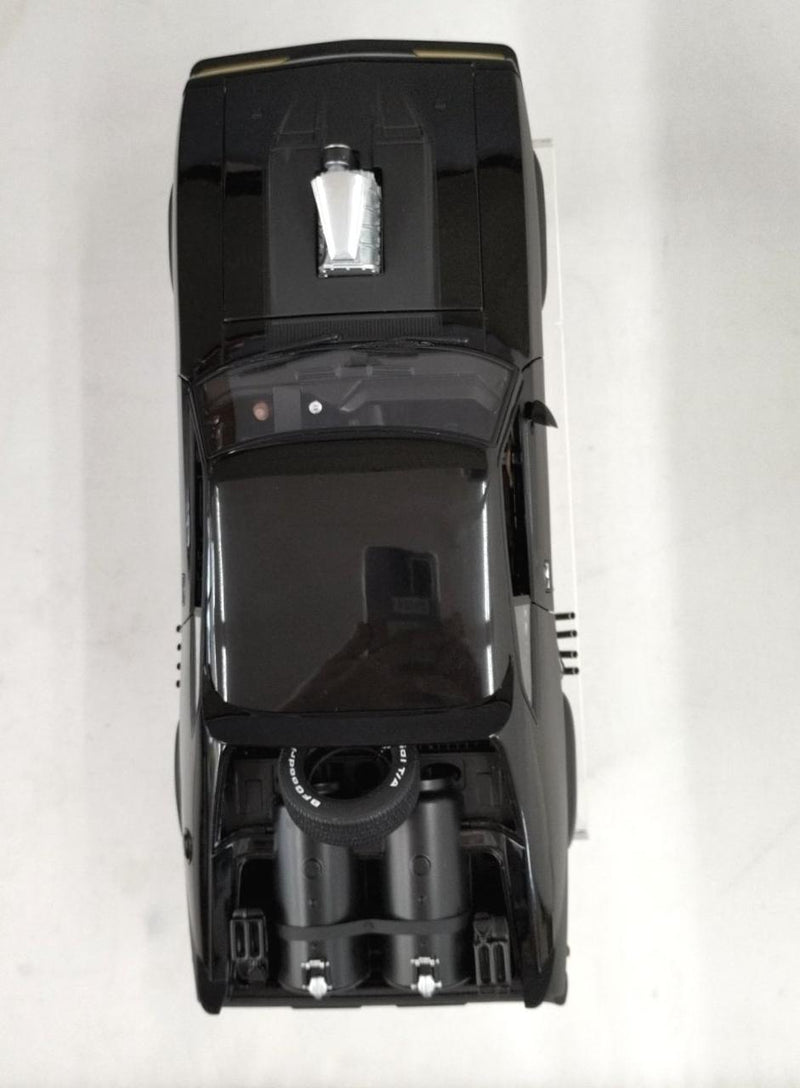 Laden Sie das Bild in Galerie -Viewer, AUTOART 1/18 MAD MAX 2 "The Road Warrior" Interceptor– Used