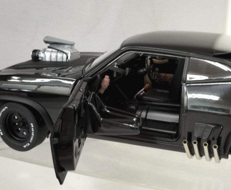 Laden Sie das Bild in Galerie -Viewer, AUTOART 1/18 MAD MAX 2 "The Road Warrior" Interceptor– Used
