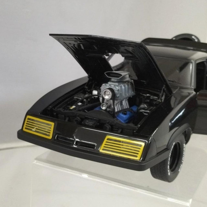 Laden Sie das Bild in Galerie -Viewer, AUTOART 1/18 MAD MAX 2 "The Road Warrior" Interceptor– Used
