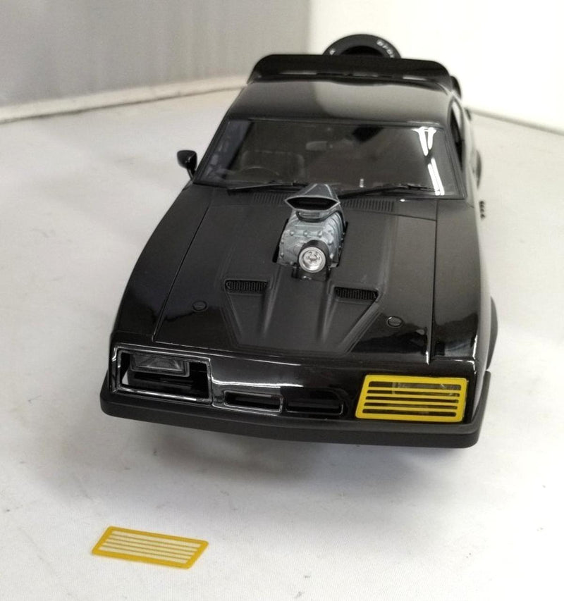 Laden Sie das Bild in Galerie -Viewer, AUTOART 1/18 MAD MAX 2 "The Road Warrior" Interceptor– Used