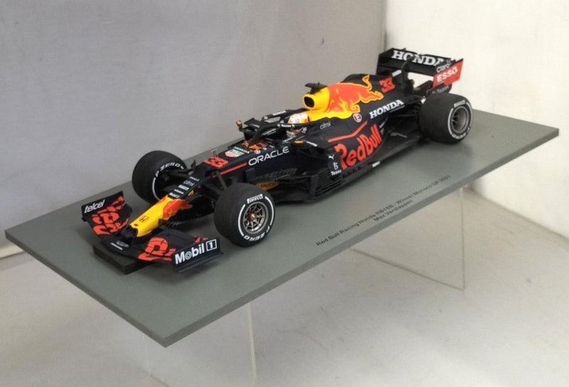 Laden Sie das Bild in Galerie -Viewer, SPARK 1/18 REDBULL RACING HONDA RB16B Scale Car– Used