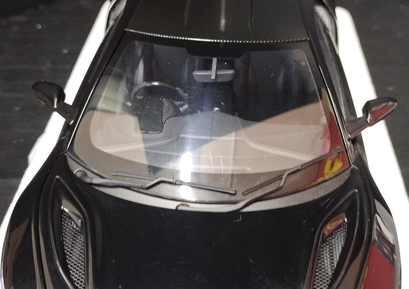 Laden Sie das Bild in Galerie -Viewer, AUTOart 1/18 Honda NSX (NC1) 2016 Berlina Black 1/18 Scale Car– Used