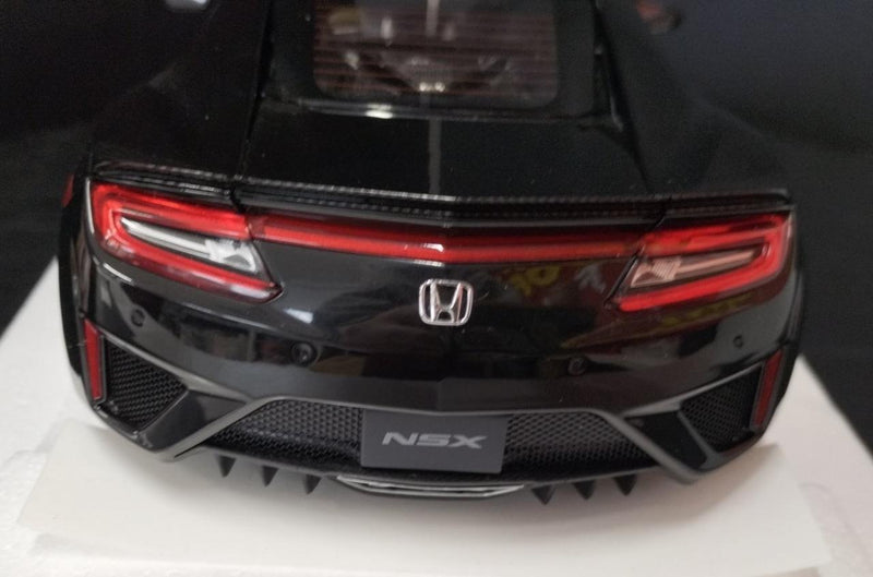 Laden Sie das Bild in Galerie -Viewer, AUTOart 1/18 Honda NSX (NC1) 2016 Berlina Black 1/18 Scale Car– Used