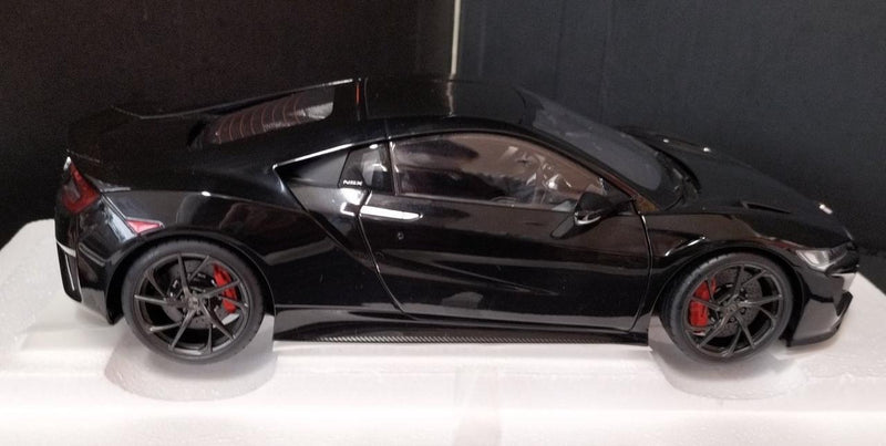 Laden Sie das Bild in Galerie -Viewer, AUTOart 1/18 Honda NSX (NC1) 2016 Berlina Black 1/18 Scale Car– Used