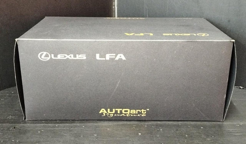Laden Sie das Bild in Galerie -Viewer, AUTOart 1/18 Lexus LFA Signature Series 1/18 Scale Car– Used