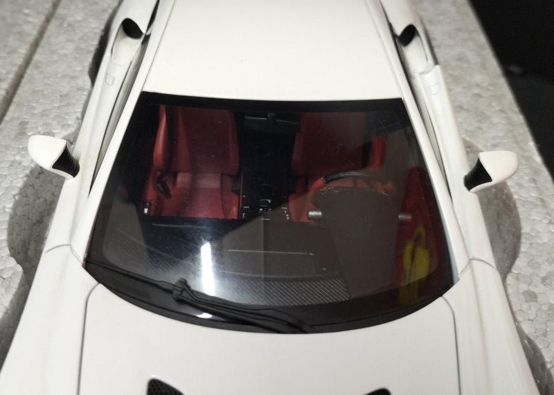 Laden Sie das Bild in Galerie -Viewer, AUTOart 1/18 Lexus LFA Signature Series 1/18 Scale Car– Used