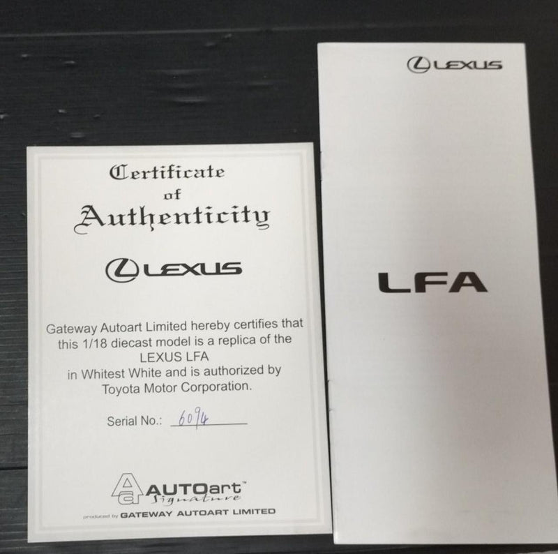 Laden Sie das Bild in Galerie -Viewer, AUTOart 1/18 Lexus LFA Signature Series 1/18 Scale Car– Used
