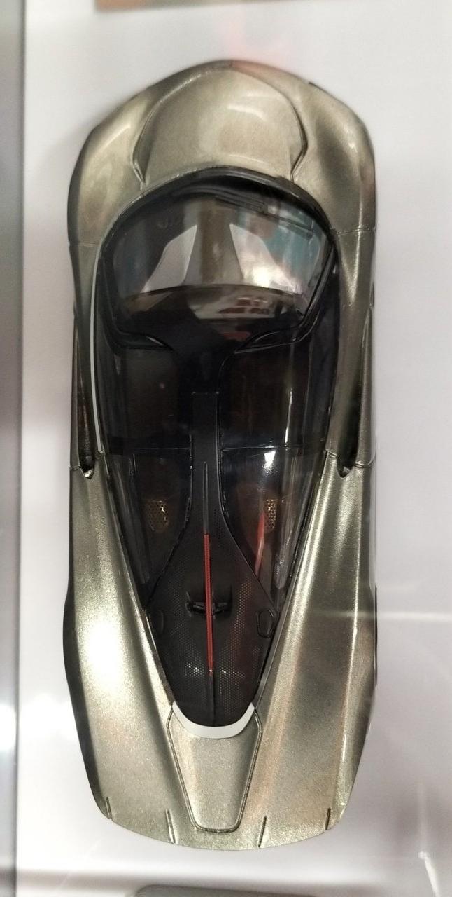 Laden Sie das Bild in Galerie -Viewer, TECNOMODEL 1/43 McLaren Speedtail Scale Model Car– Used