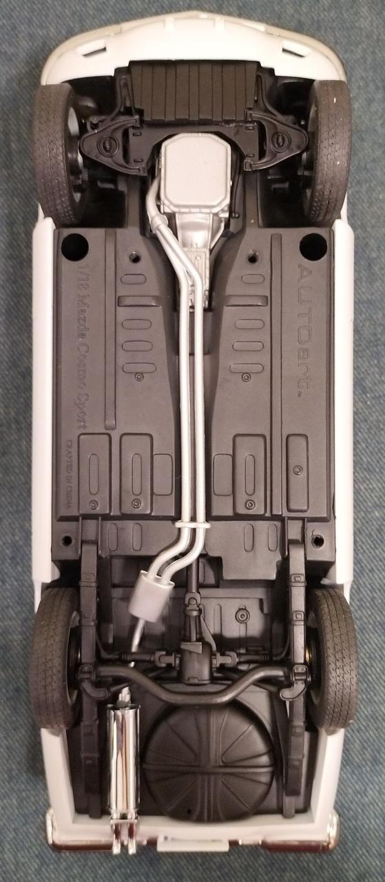 Laden Sie das Bild in Galerie -Viewer, AUTOart 1/18 MAZDA COSMO SPORT Scale Model Car– Used