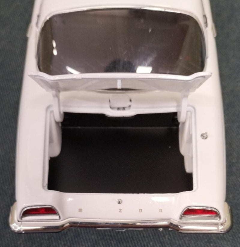 Laden Sie das Bild in Galerie -Viewer, AUTOart 1/18 MAZDA COSMO SPORT Scale Model Car– Used
