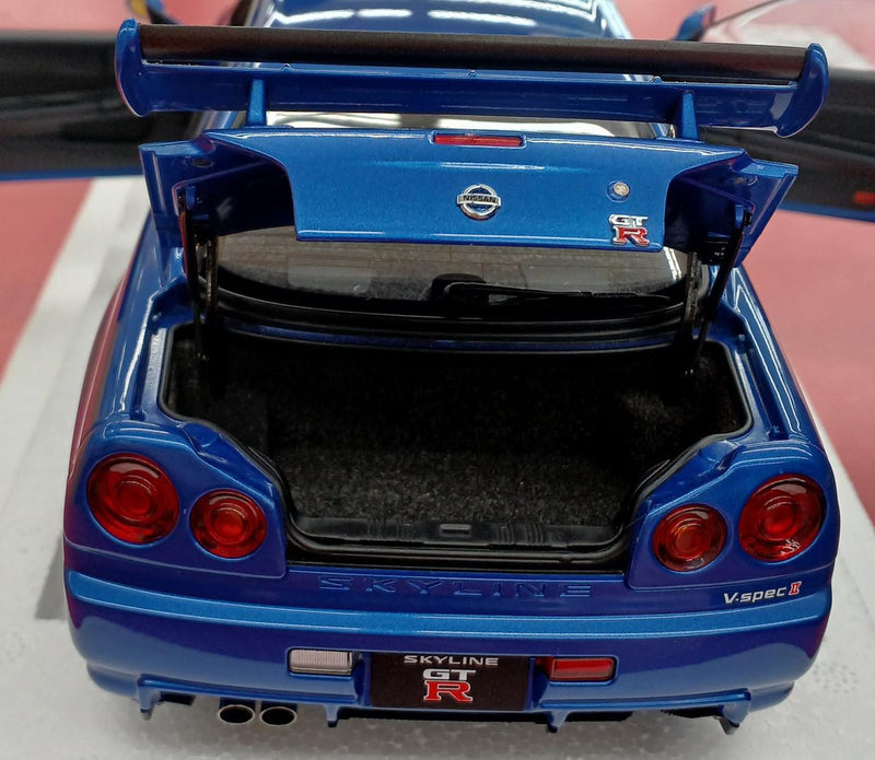 Load image into Gallery viewer, AUTOART NISSAN GT-R V-SPEC II 1/18 Diecast Car– Used