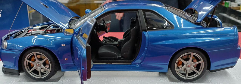 Load image into Gallery viewer, AUTOART NISSAN GT-R V-SPEC II 1/18 Diecast Car– Used