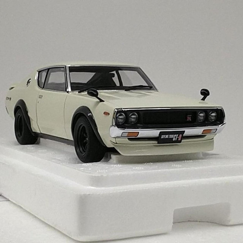 Load image into Gallery viewer, AUTOart Nissan Skyline 2000GT-R (KPGC110) 1/18 Scale Model Car– Used