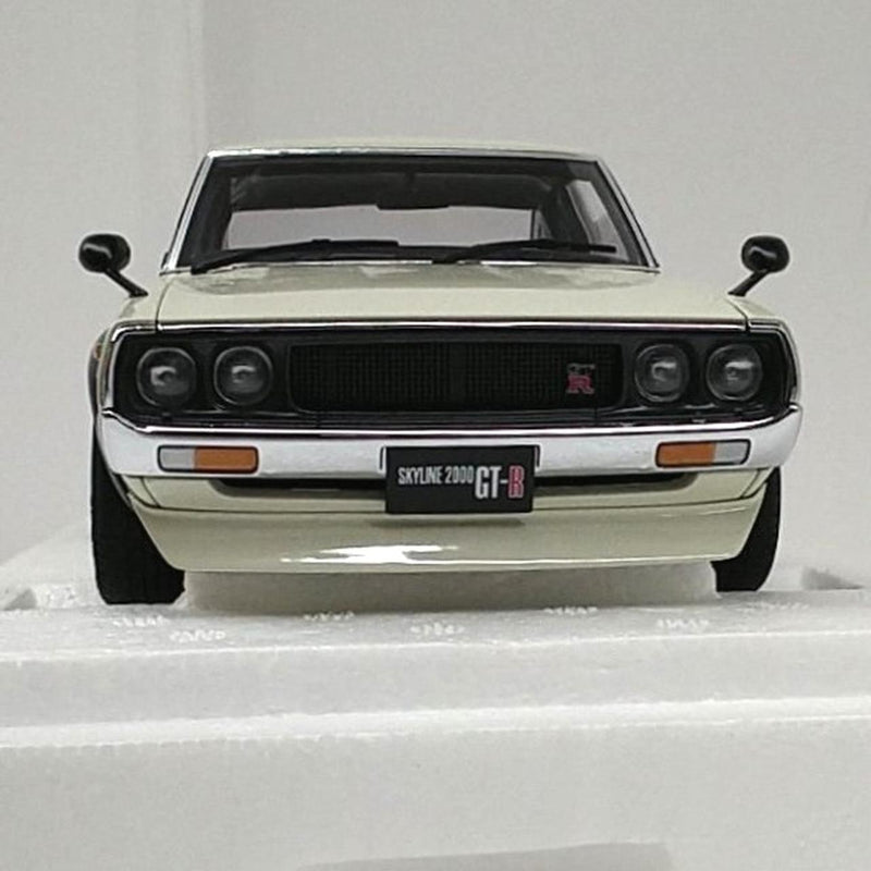 Load image into Gallery viewer, AUTOart Nissan Skyline 2000GT-R (KPGC110) 1/18 Scale Model Car– Used