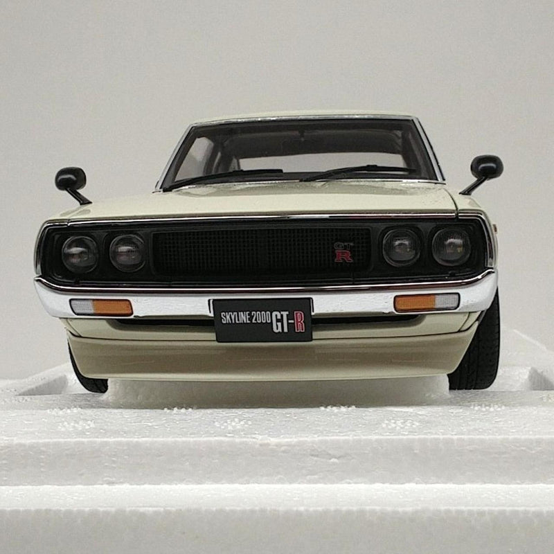 Load image into Gallery viewer, AUTOart Nissan Skyline 2000GT-R (KPGC110) 1/18 Scale Model Car– Used