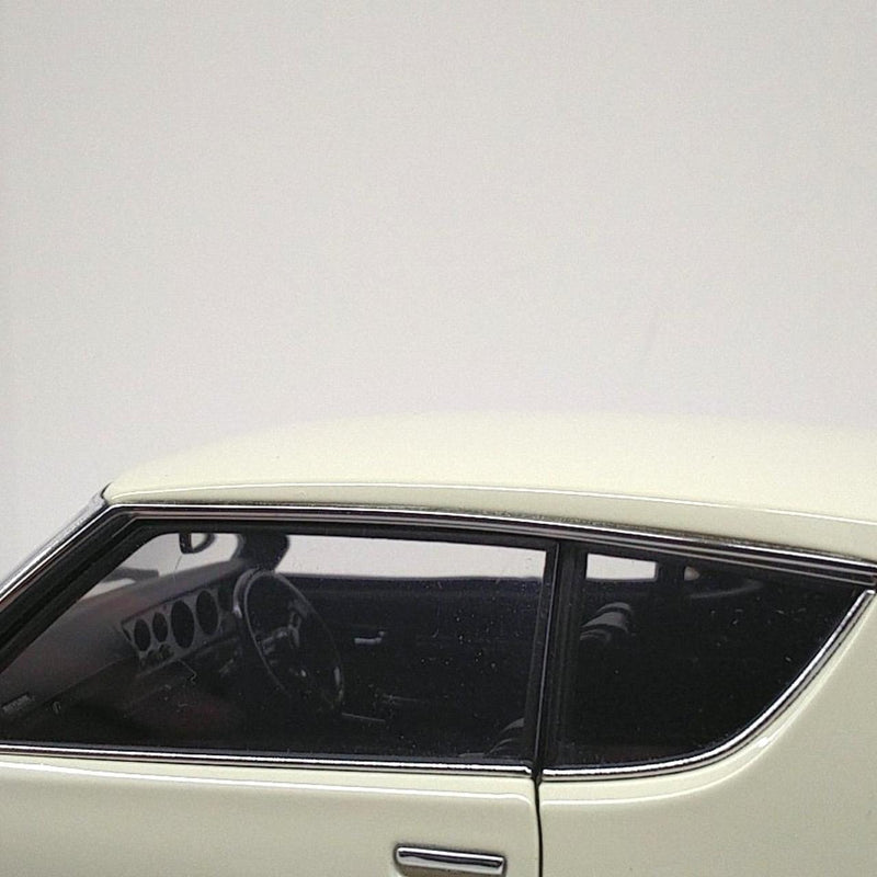 Load image into Gallery viewer, AUTOart Nissan Skyline 2000GT-R (KPGC110) 1/18 Scale Model Car– Used