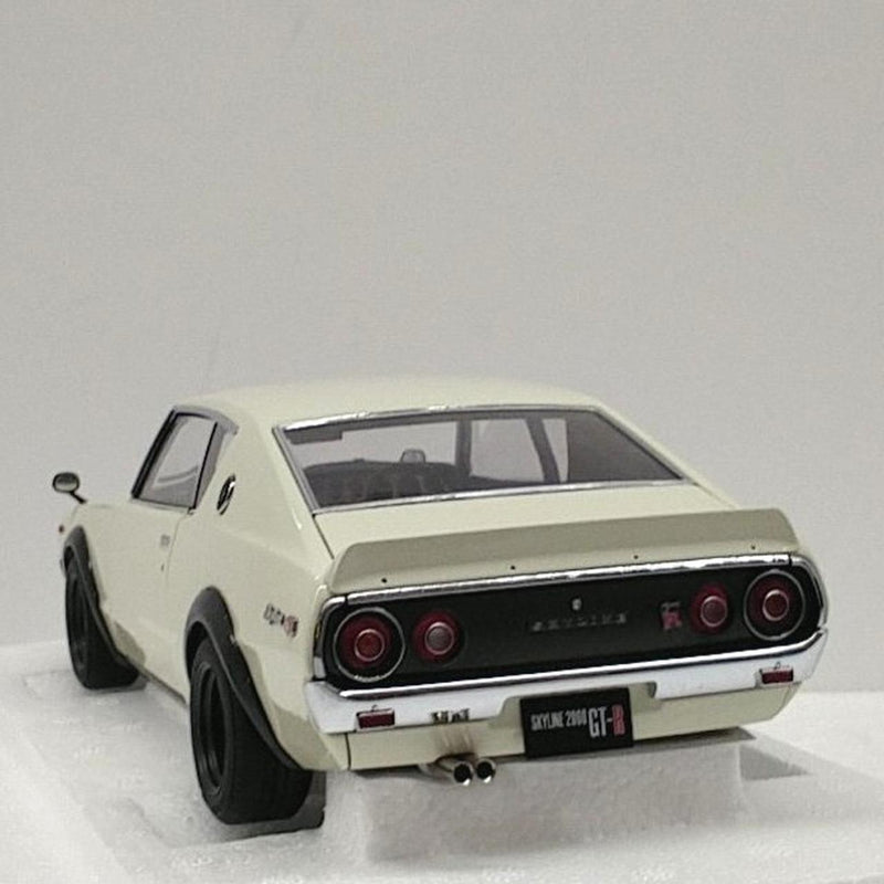 Load image into Gallery viewer, AUTOart Nissan Skyline 2000GT-R (KPGC110) 1/18 Scale Model Car– Used