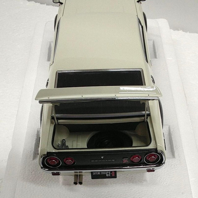 Load image into Gallery viewer, AUTOart Nissan Skyline 2000GT-R (KPGC110) 1/18 Scale Model Car– Used