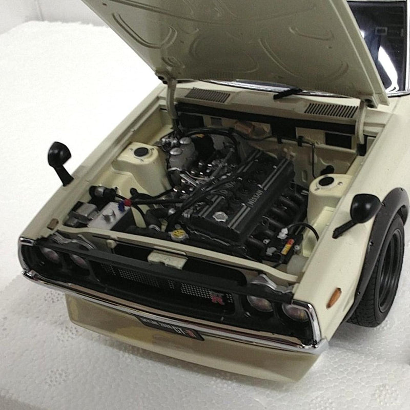 Load image into Gallery viewer, AUTOart Nissan Skyline 2000GT-R (KPGC110) 1/18 Scale Model Car– Used
