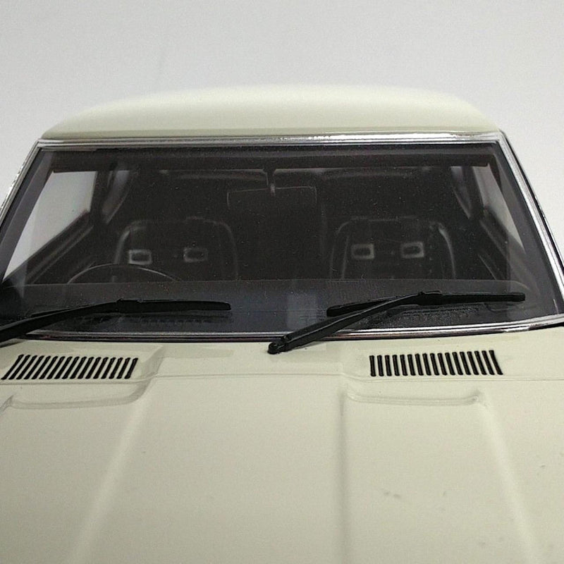 Load image into Gallery viewer, AUTOart Nissan Skyline 2000GT-R (KPGC110) 1/18 Scale Model Car– Used
