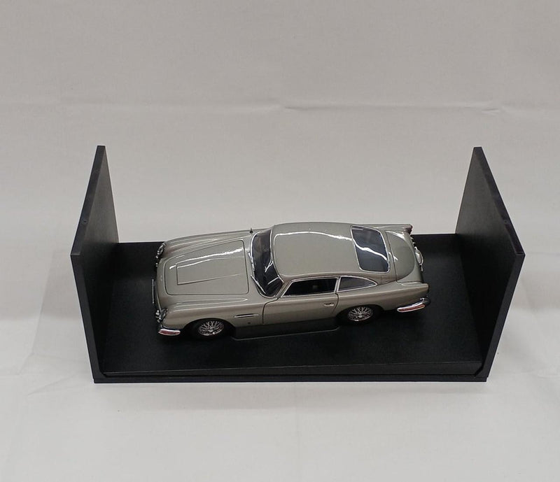 Load image into Gallery viewer, AUTOart Aston Martin DB5 007 GOLD FINGER 1/18 Scale Model Car– Used