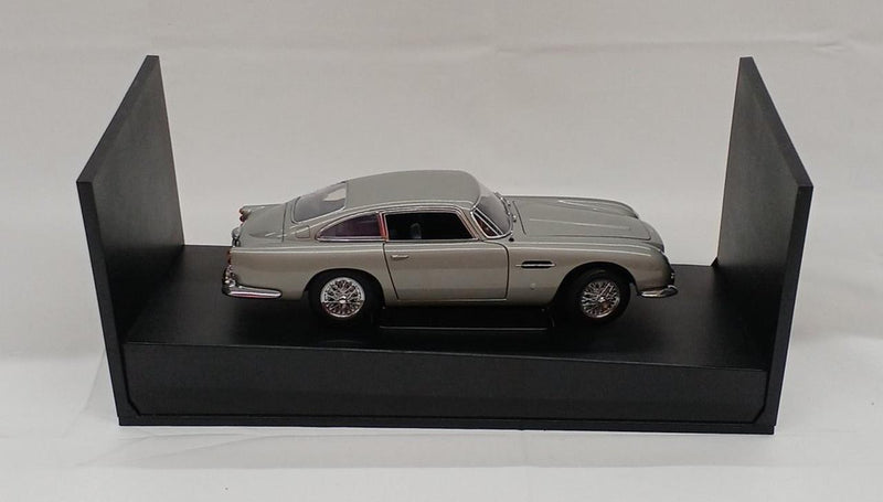 Load image into Gallery viewer, AUTOart Aston Martin DB5 007 GOLD FINGER 1/18 Scale Model Car– Used