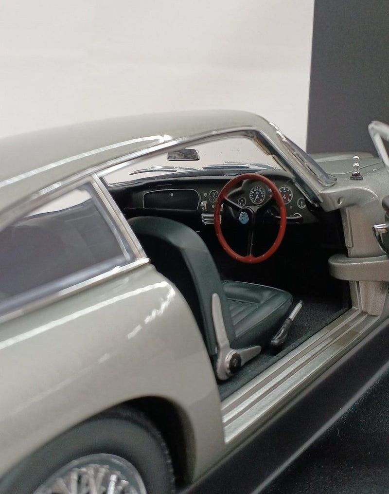 Load image into Gallery viewer, AUTOart Aston Martin DB5 007 GOLD FINGER 1/18 Scale Model Car– Used