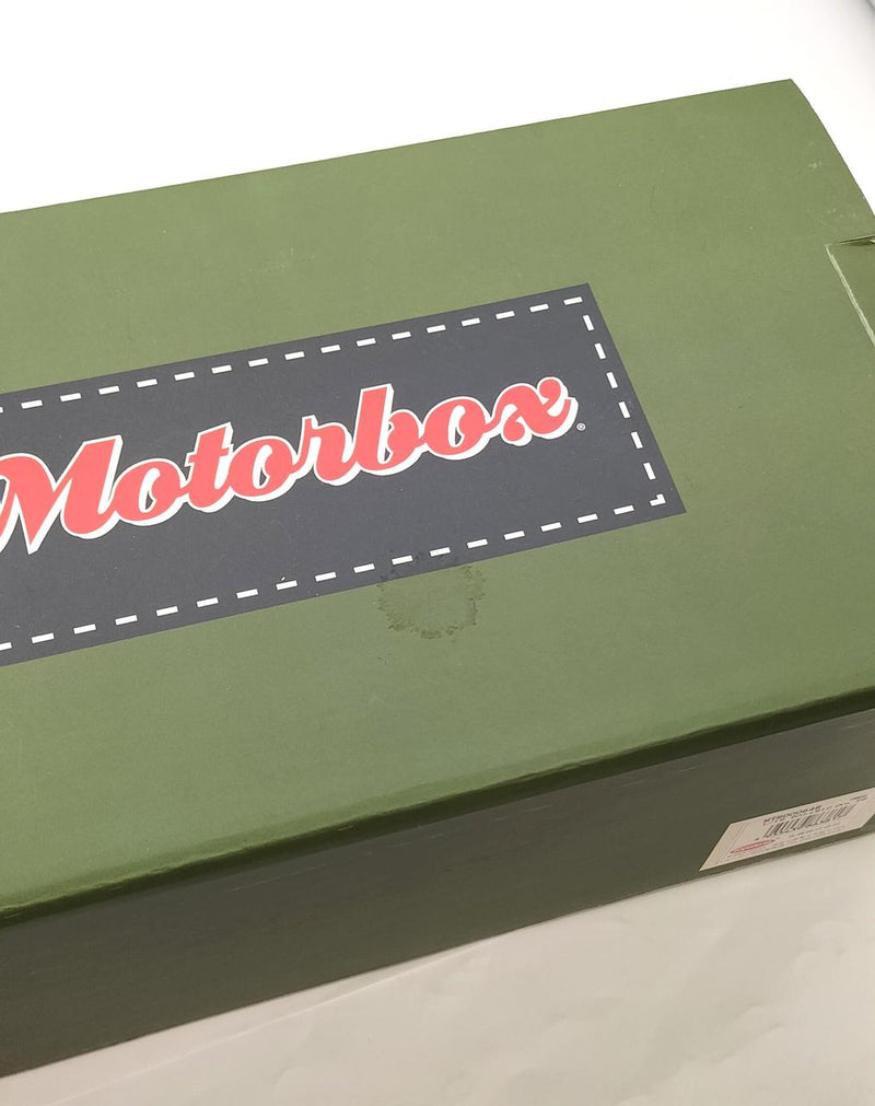 Laden Sie das Bild in Galerie -Viewer, EXOTO MTB00064B 1/18 Porsche 910 Diecast Model Car