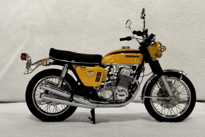 Laden Sie das Bild in Galerie -Viewer, MINICHAMPS Honda CB 750 Diecast Motorcycle Model
