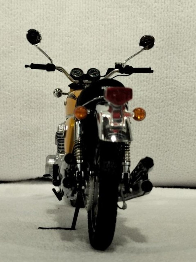 Laden Sie das Bild in Galerie -Viewer, MINICHAMPS Honda CB 750 Diecast Motorcycle Model