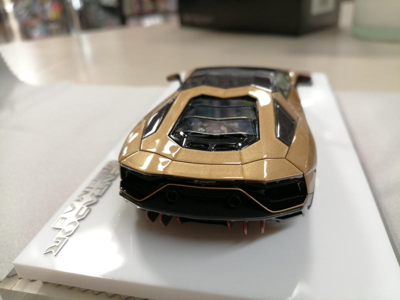 Laden Sie das Bild in Galerie -Viewer, MAKEUP Lamborghini AVENTADOR LP780-4 Ultimae 1/43 Scale Car– Used