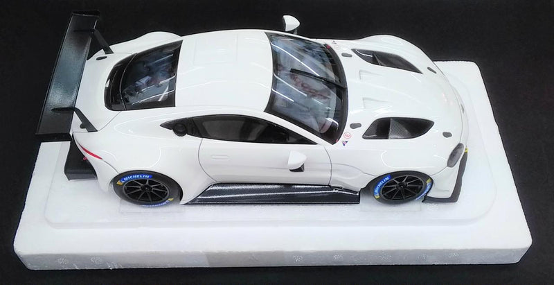 Laden Sie das Bild in Galerie -Viewer, AUTOart Aston Martin Vantage GTE 2018 White 1/18 Scale Car– Used