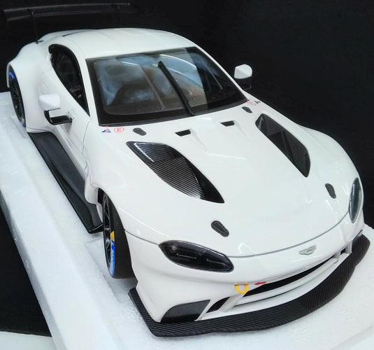 AUTOart Aston Martin Vantage GTE 2018 White 1/18 Scale Car– Used
