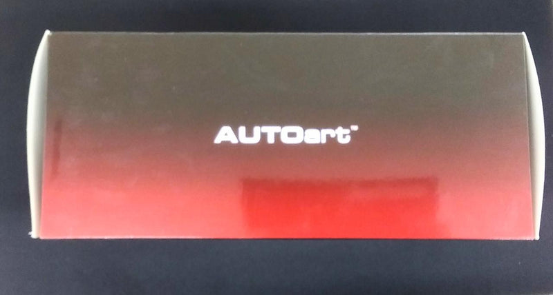 Laden Sie das Bild in Galerie -Viewer, AUTOart Aston Martin Vantage GTE 2018 White 1/18 Scale Car– Used