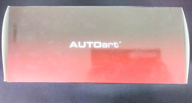 Laden Sie das Bild in Galerie -Viewer, AUTOart Aston Martin Vantage GTE 2018 White 1/18 Scale Car– Used