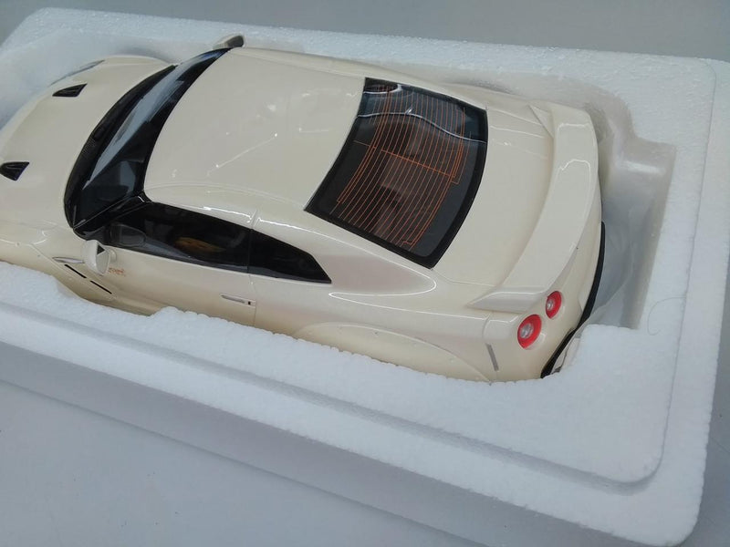 Load image into Gallery viewer, AUTOart GT-R R35 White 1/18 Scale Model Car– Used