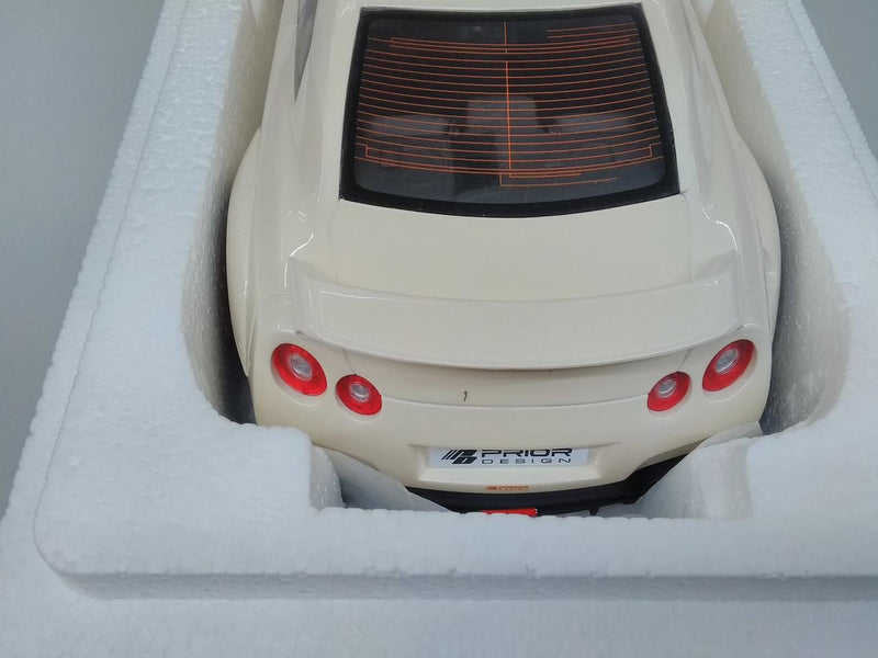 Load image into Gallery viewer, AUTOart GT-R R35 White 1/18 Scale Model Car– Used