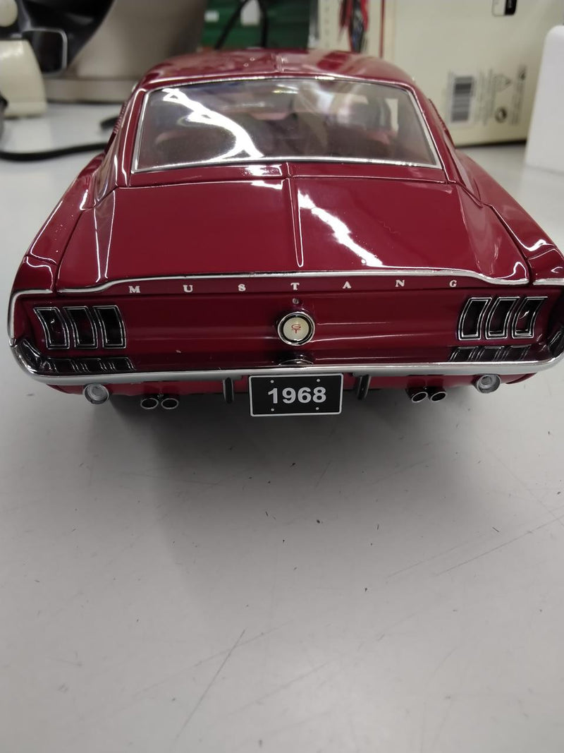Laden Sie das Bild in Galerie -Viewer, AUTOart 1/18 FORD MUSTANG GT (RED)– Used