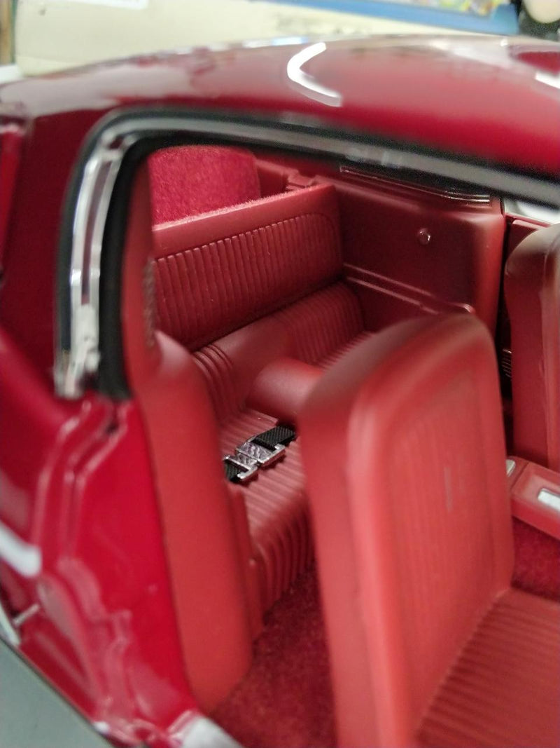 Laden Sie das Bild in Galerie -Viewer, AUTOart 1/18 FORD MUSTANG GT (RED)– Used