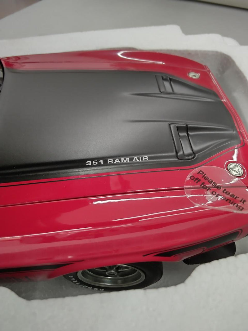 Laden Sie das Bild in Galerie -Viewer, AUTOart 1/18 FORD MUSTANG MACH 1 FASTBACK (Red)– Used