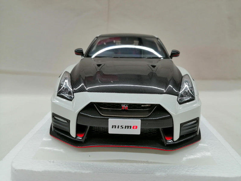 Laden Sie das Bild in Galerie -Viewer, AUTOart 1/18 Nissan GT-R (R35) Nismo Special Edition (Brilliant White Pearl)– Used
